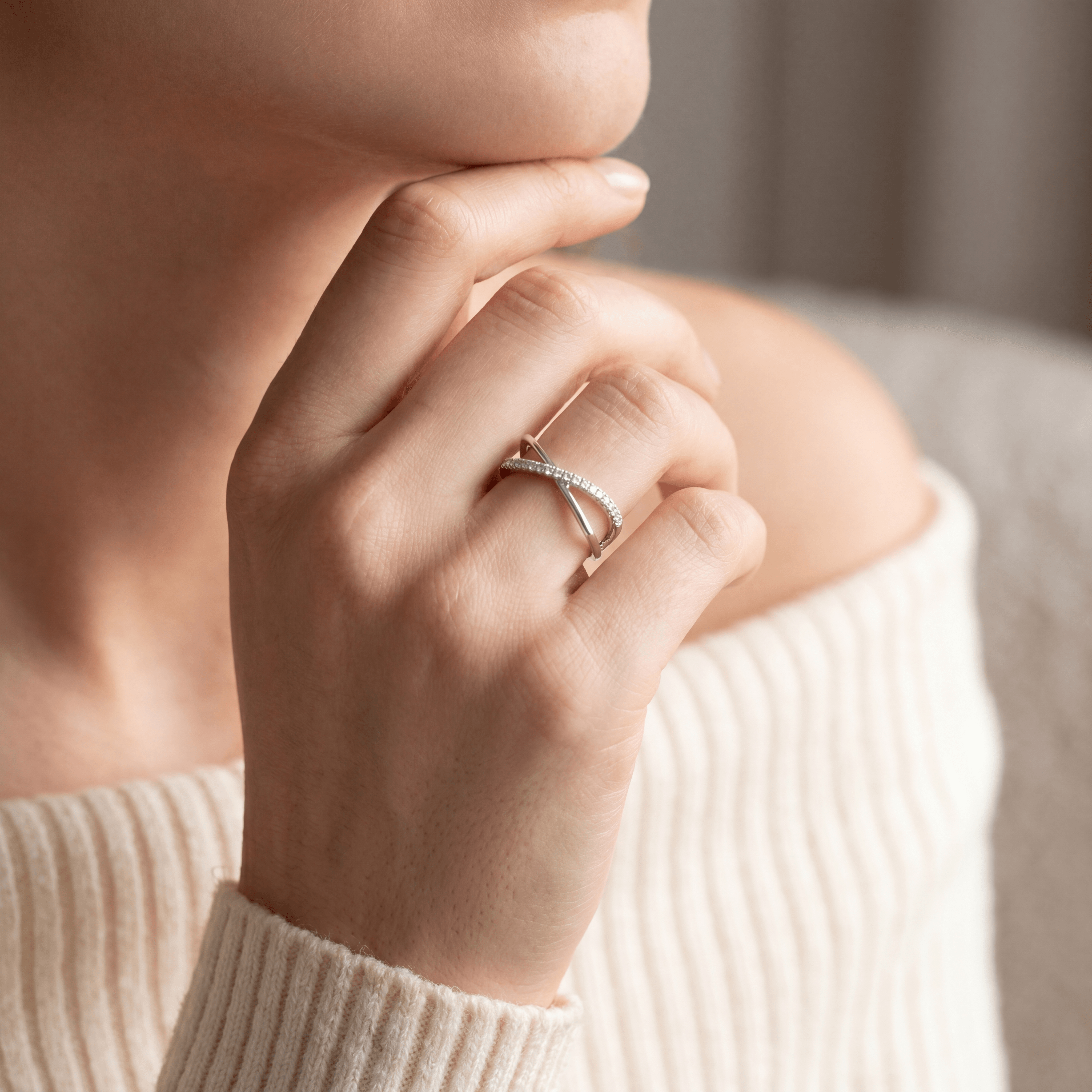 Bague Duetto double anneau croisé argent 925 portée main femme