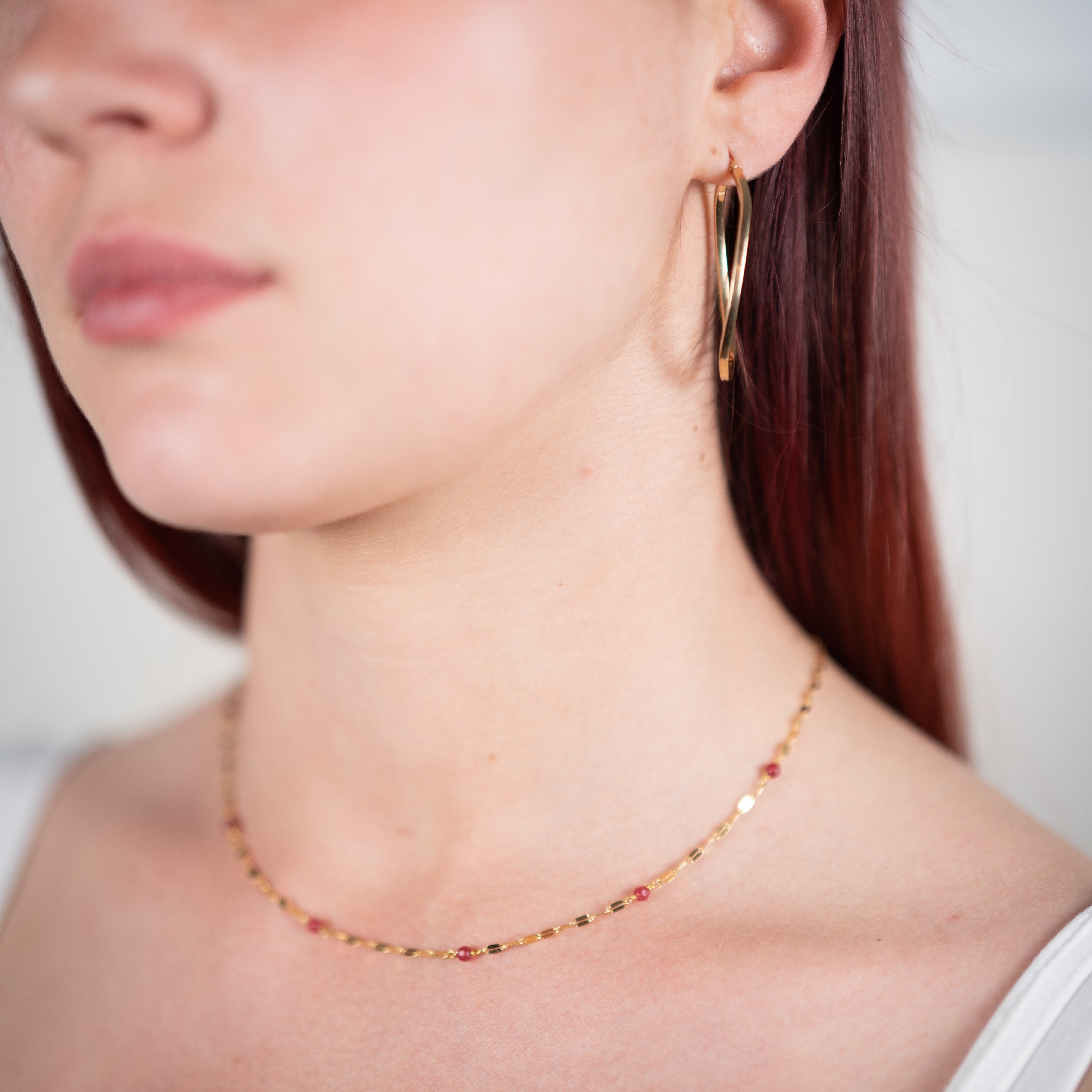 Collier quartz rouge en argent 925 plaqué or jaune et sa chaîne grain de café avec des boucles d'oreilles créoles