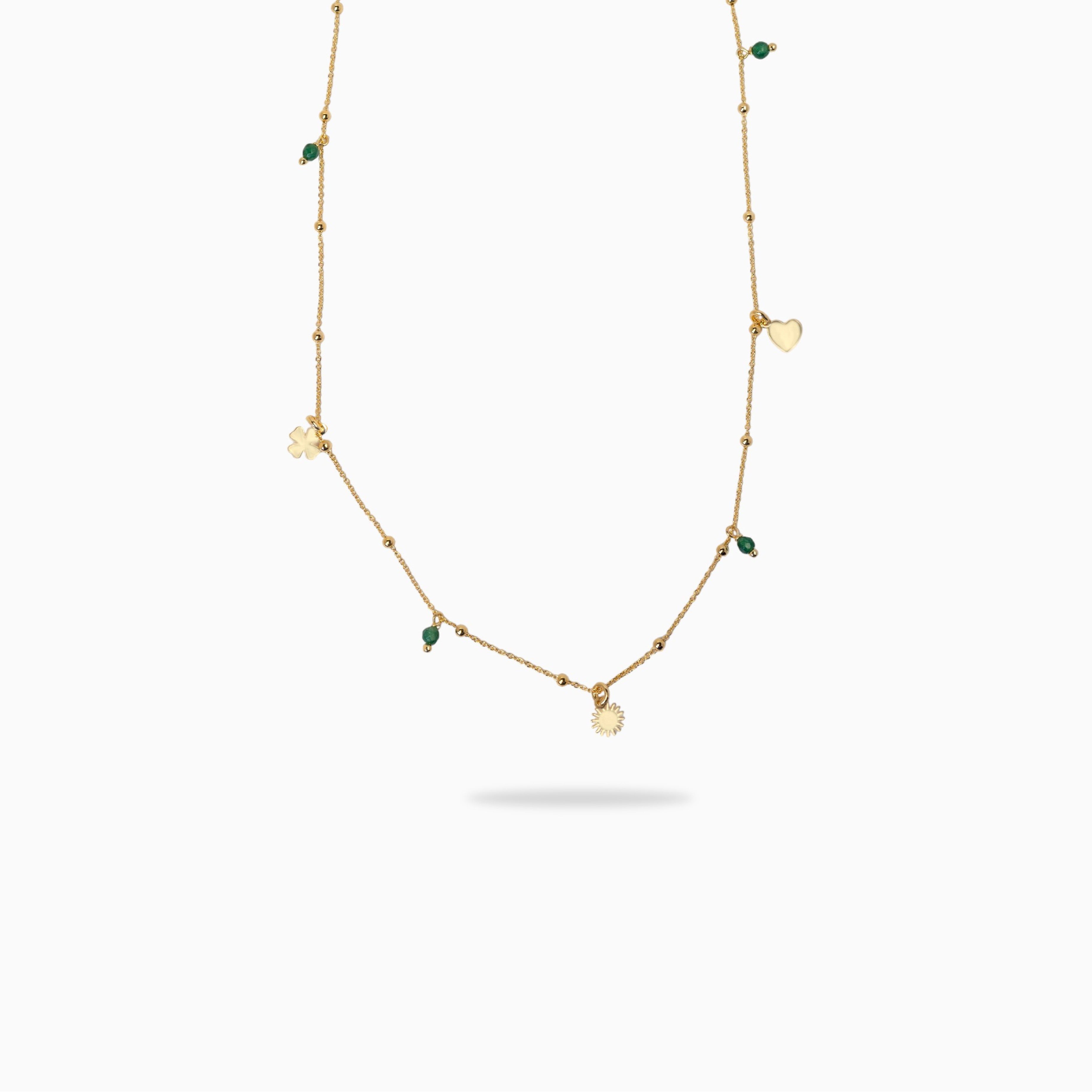 Collana in argento 925 placcato oro giallo con quarzo verde e ciondoli portafortuna