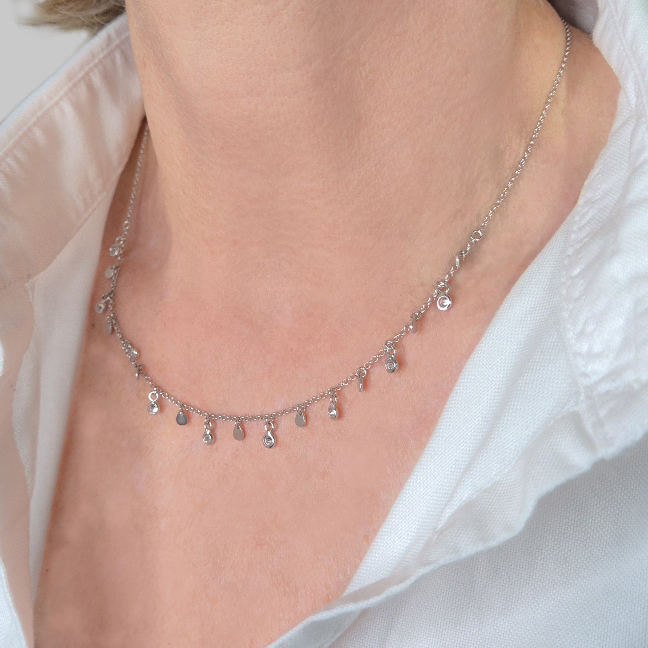 Damenhalskette aus rhodiniertem 925er Silber mit Zirkonia besetzt