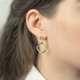 Boucles d'oreilles avec un pendant losange