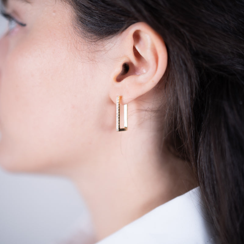 Boucles d'oreilles serties de zircons